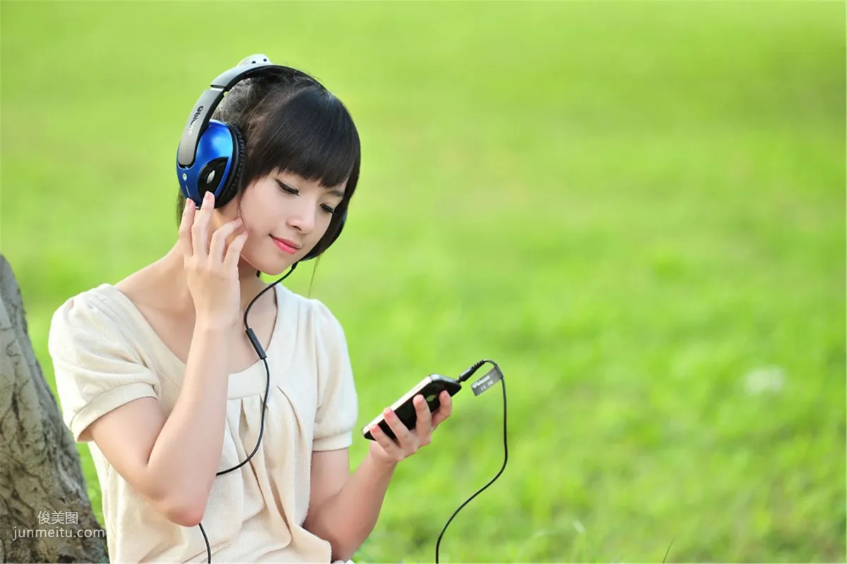 Taiwan Beautiful Girl Xiao Jing (Yu Chengjing), Yat-Sen Park Outdoor Shoot Photo Set photo 9