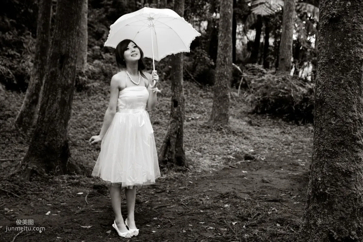 Mikako/Zhang Kaijie White Waltz x Black Obsession Yangmingshan Zhuzihu Outdoor Shoot Photo Set photo 23