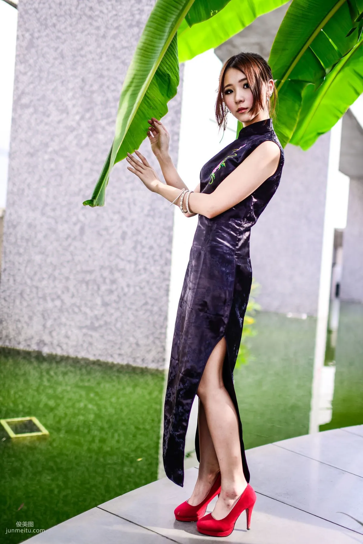 Taiwan Model A Bu, Red and Black Qipao Series Outdoor Shoot Photo Set photo 78