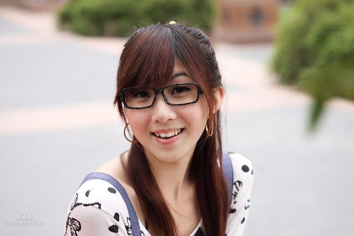 Taiwan Pure Beauty Angel, Black Stockings Street Snap Photos Collection photo 30