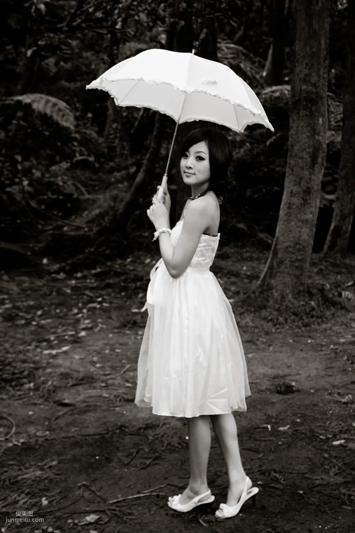 Mikako/Zhang Kaijie White Waltz x Black Obsession Yangmingshan Zhuzihu Outdoor Shoot Photo Set photo 21