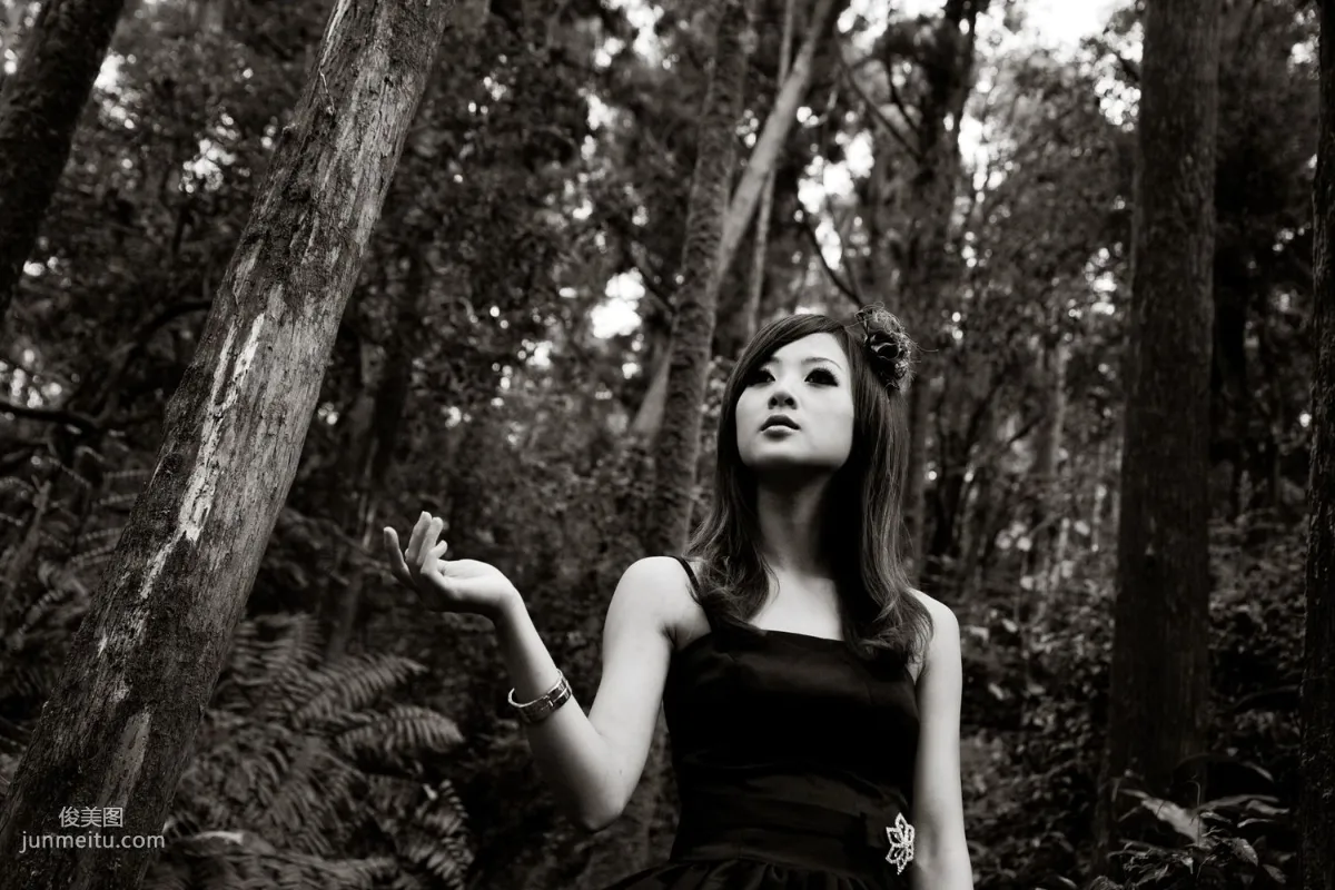 Mikako/Zhang Kaijie White Waltz x Black Obsession Yangmingshan Zhuzihu Outdoor Shoot Photo Set photo 83