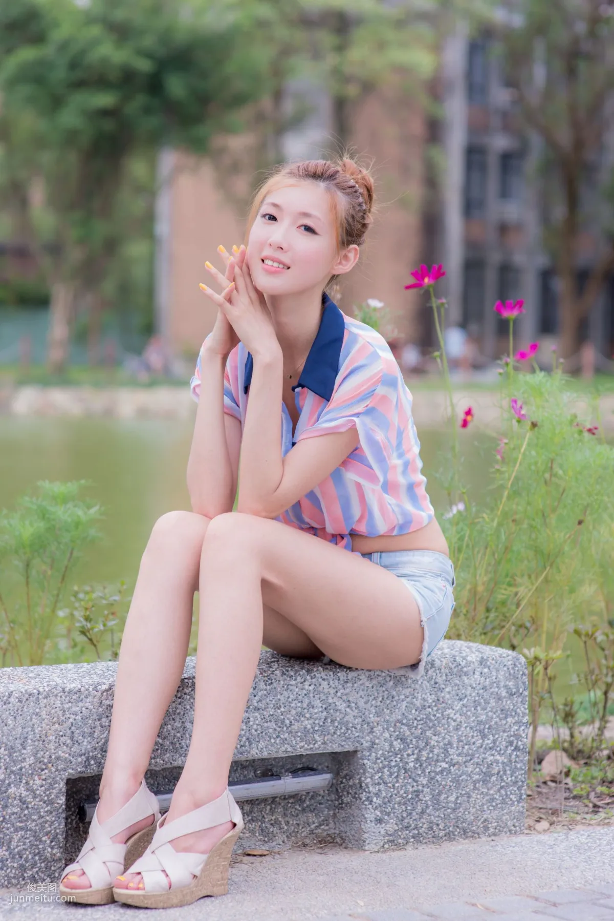 Kila Jingjing / Liao Tingling, Fresh and Light Hot Pants Beautiful Legs Street Snap Photo Set photo 31