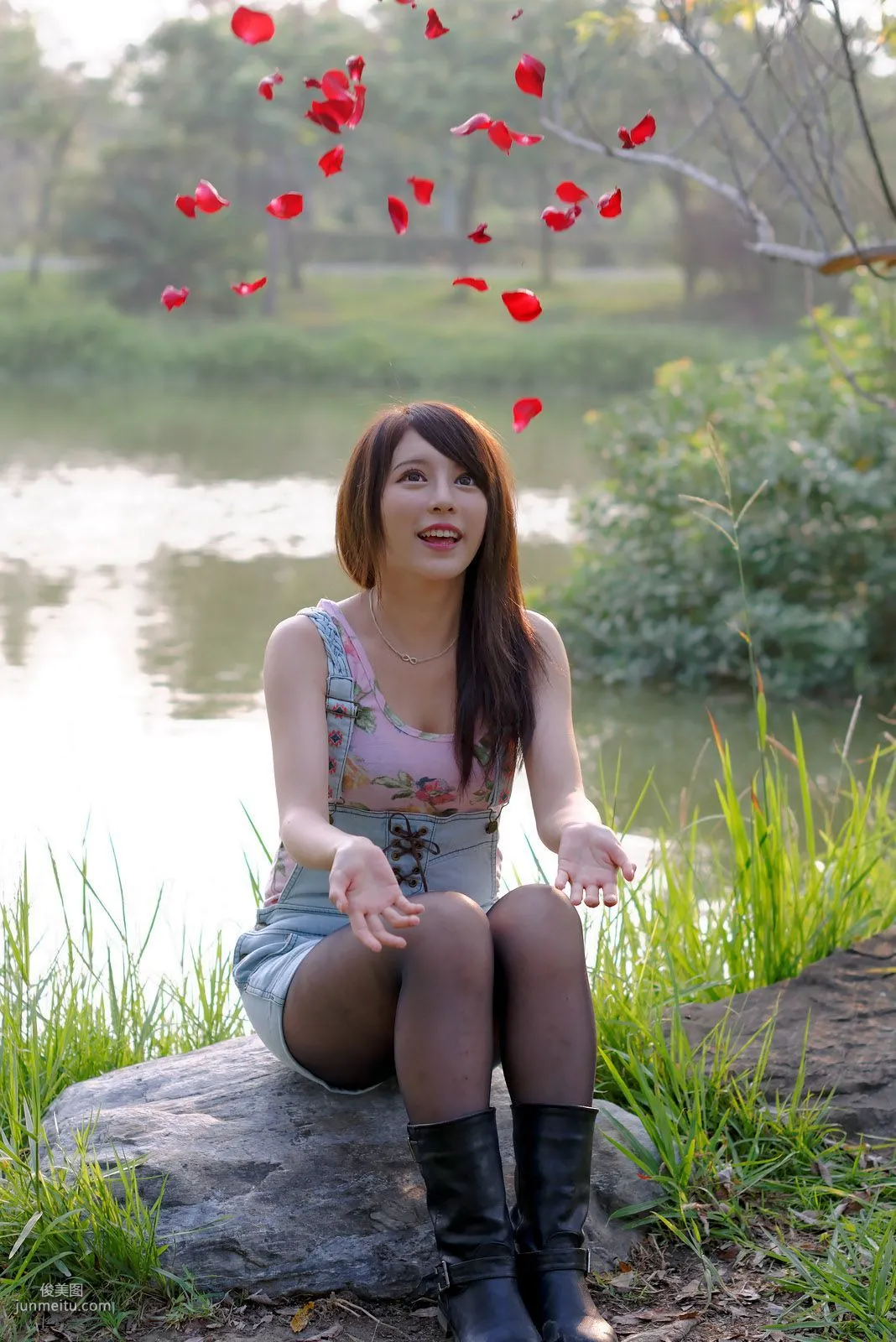 台灣女神張齊郡JULIE《踏青》寫真集 47
