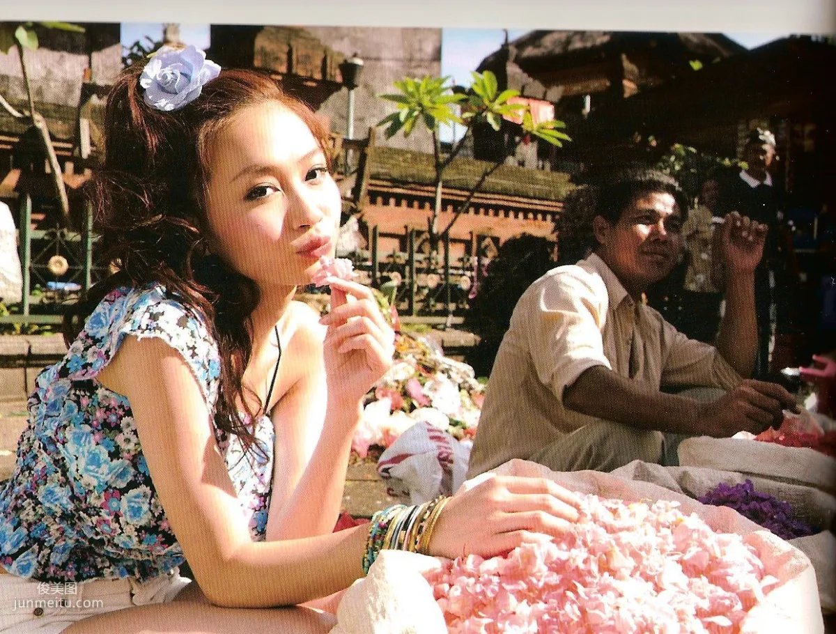 Carol Yeung 'Huge' [Photo Book] Photo Set photo 47