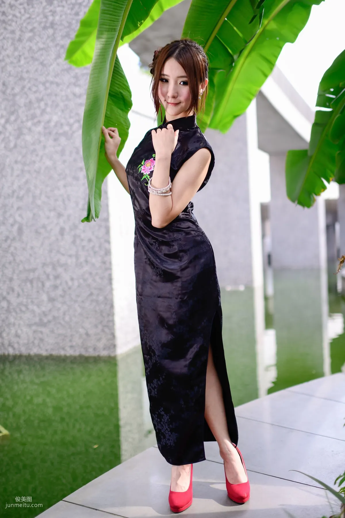 Taiwan Model A Bu, Red and Black Qipao Series Outdoor Shoot Photo Set photo 79