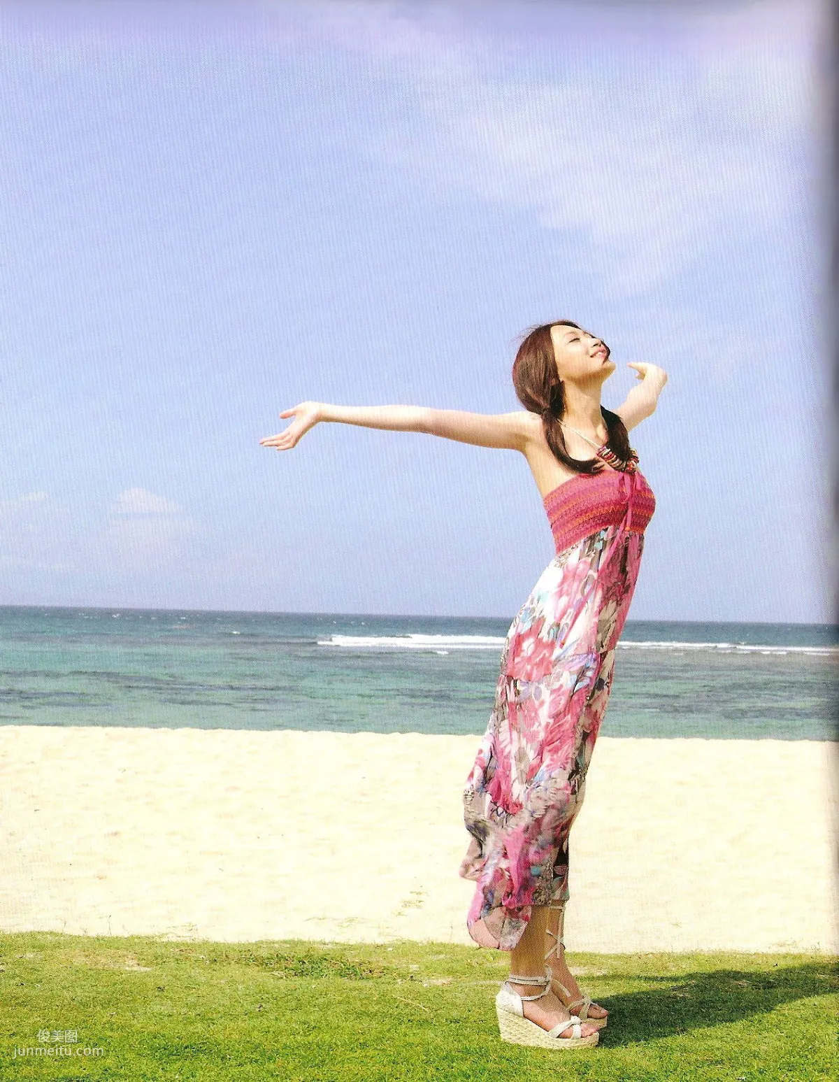 Carol Yeung 'Huge' [Photo Book] Photo Set photo 88