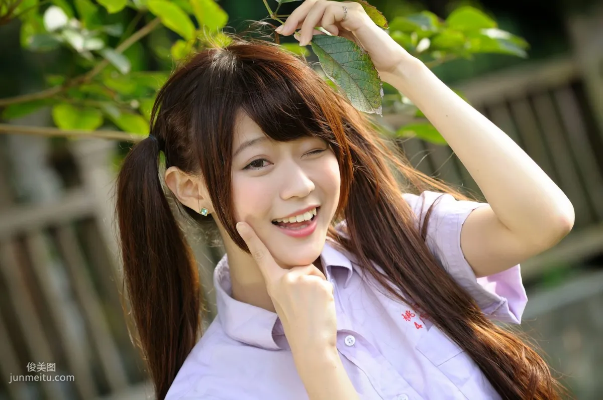 Taiwan Beauty Qiu Yuxuan White, Campus Outdoor Shoot Photo Set photo 15