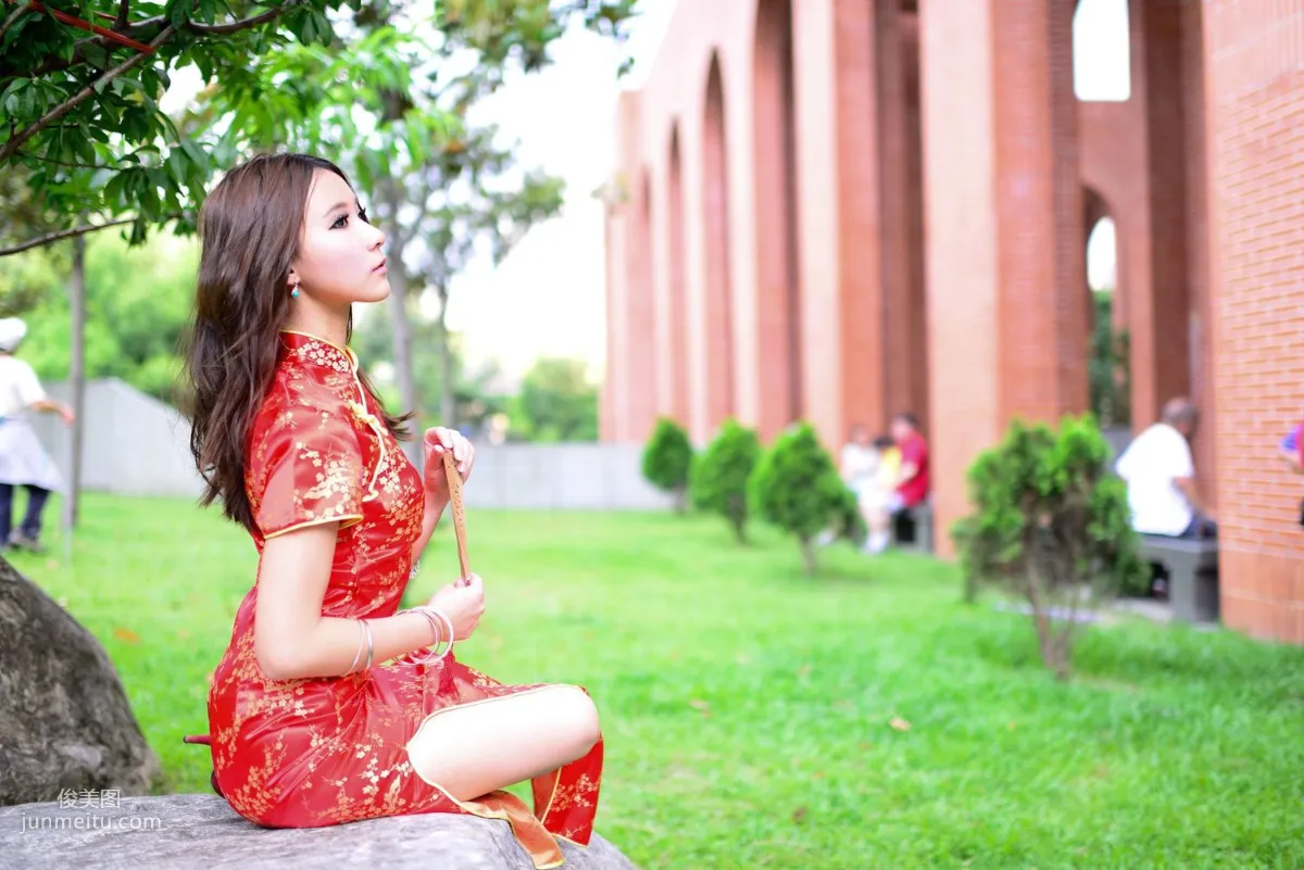 Taiwan Model A Bu, Red and Black Qipao Series Outdoor Shoot Photo Set photo 10