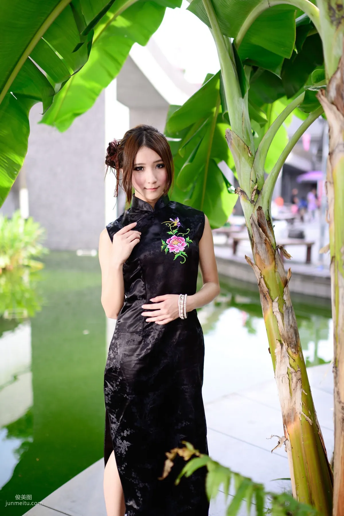 Taiwan Model A Bu, Red and Black Qipao Series Outdoor Shoot Photo Set photo 82