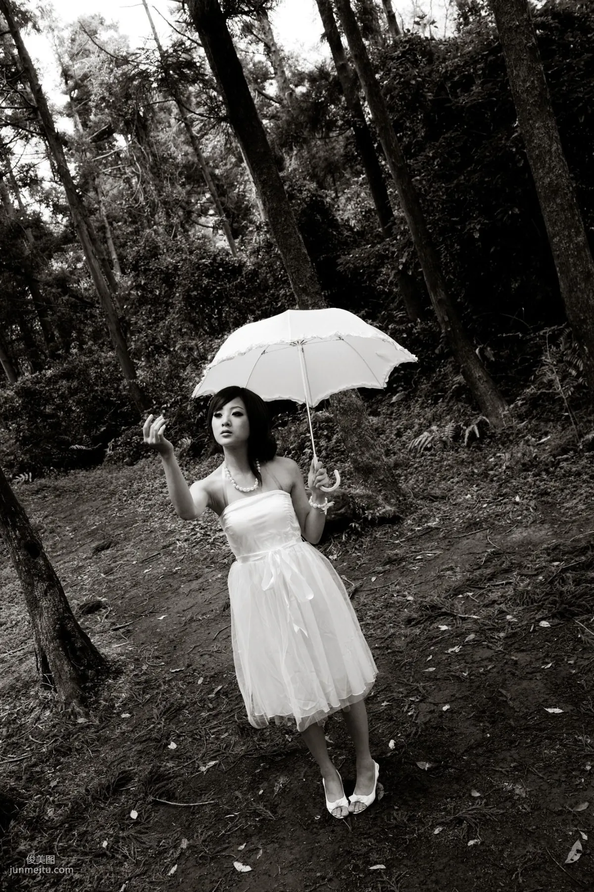 Mikako/Zhang Kaijie White Waltz x Black Obsession Yangmingshan Zhuzihu Outdoor Shoot Photo Set photo 36