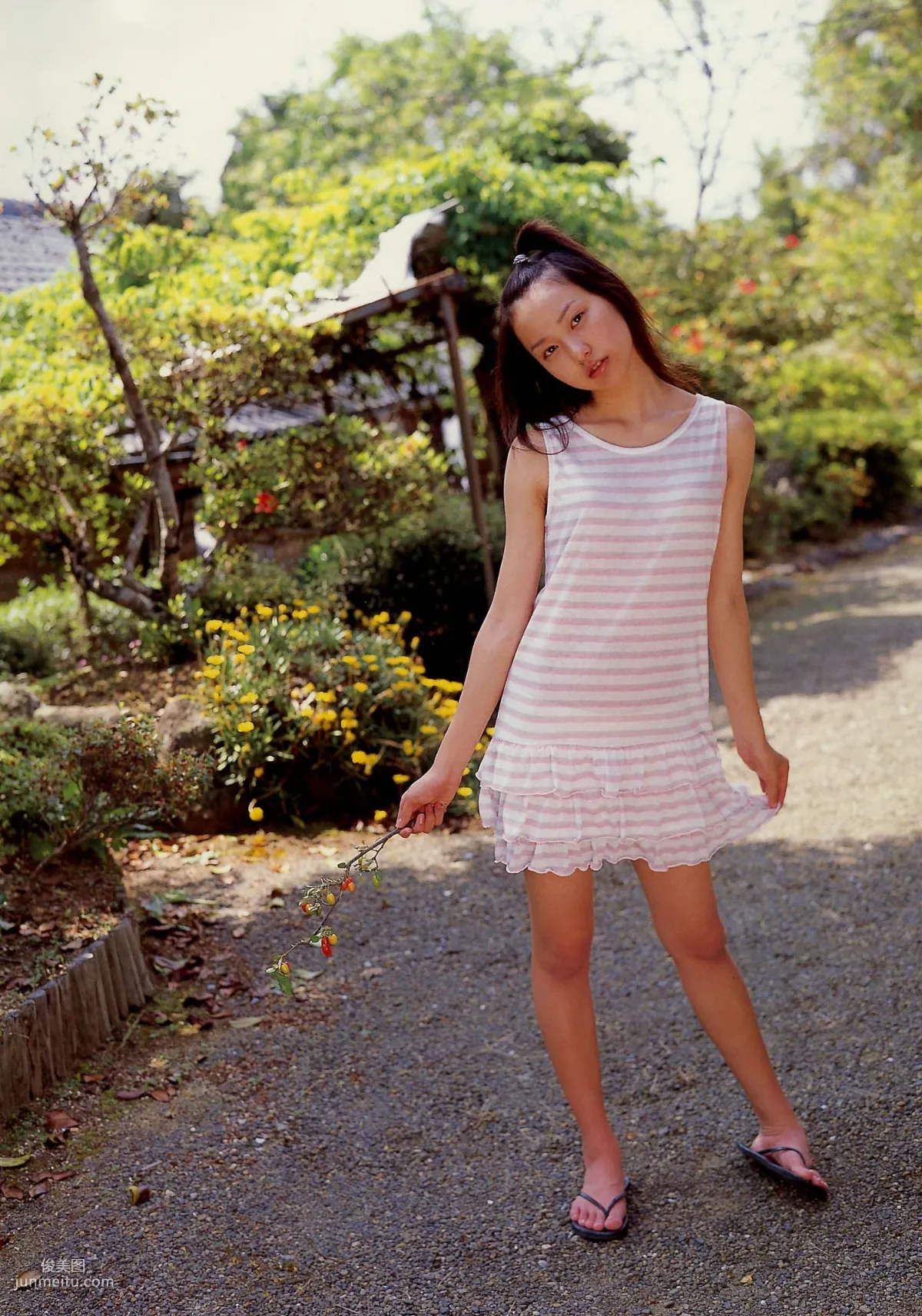 戸田恵梨香 《SANWA MOOK 7 生まれた泉》[PB寫真集] 14