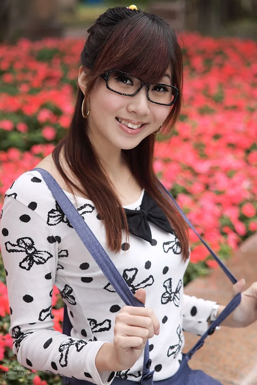 Taiwan Pure Beauty Angel, Black Stockings Street Snap Photos Collection photo 36