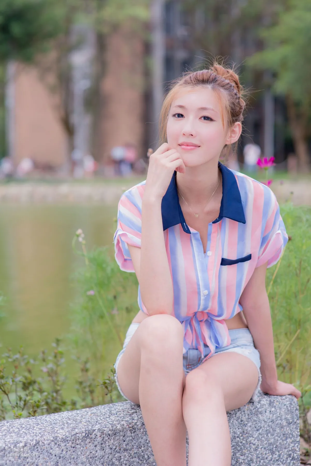 Kila Jingjing / Liao Tingling, Fresh and Light Hot Pants Beautiful Legs Street Snap Photo Set photo 29