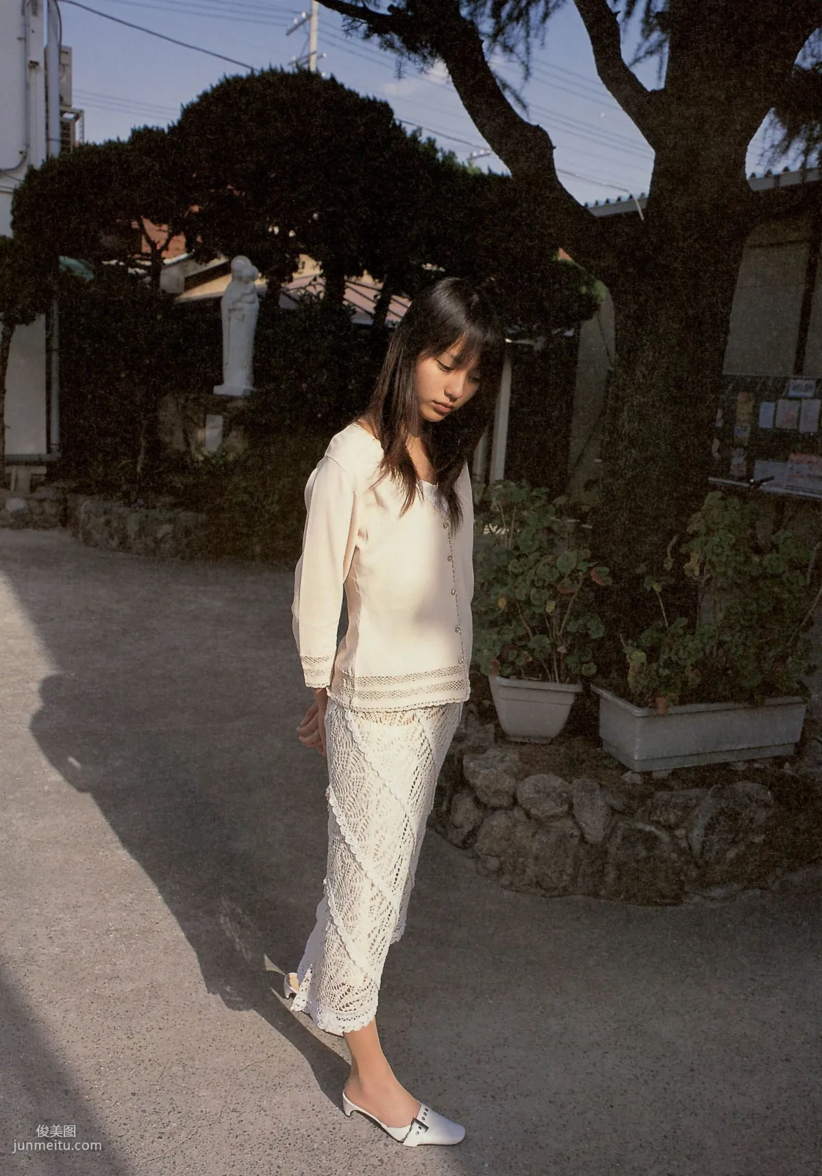 戸田恵梨香 《SANWA MOOK 7 生まれた泉》[PB寫真集] 34