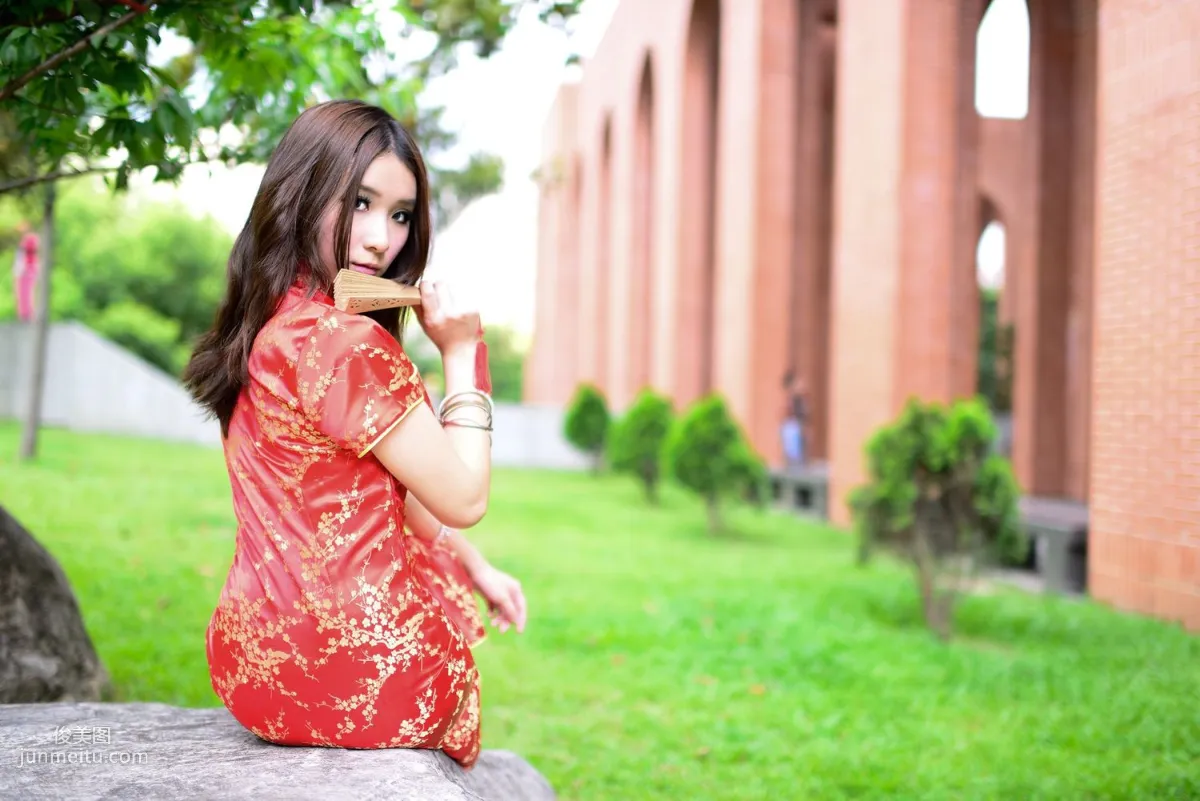 Taiwan Model A Bu, Red and Black Qipao Series Outdoor Shoot Photo Set photo 14