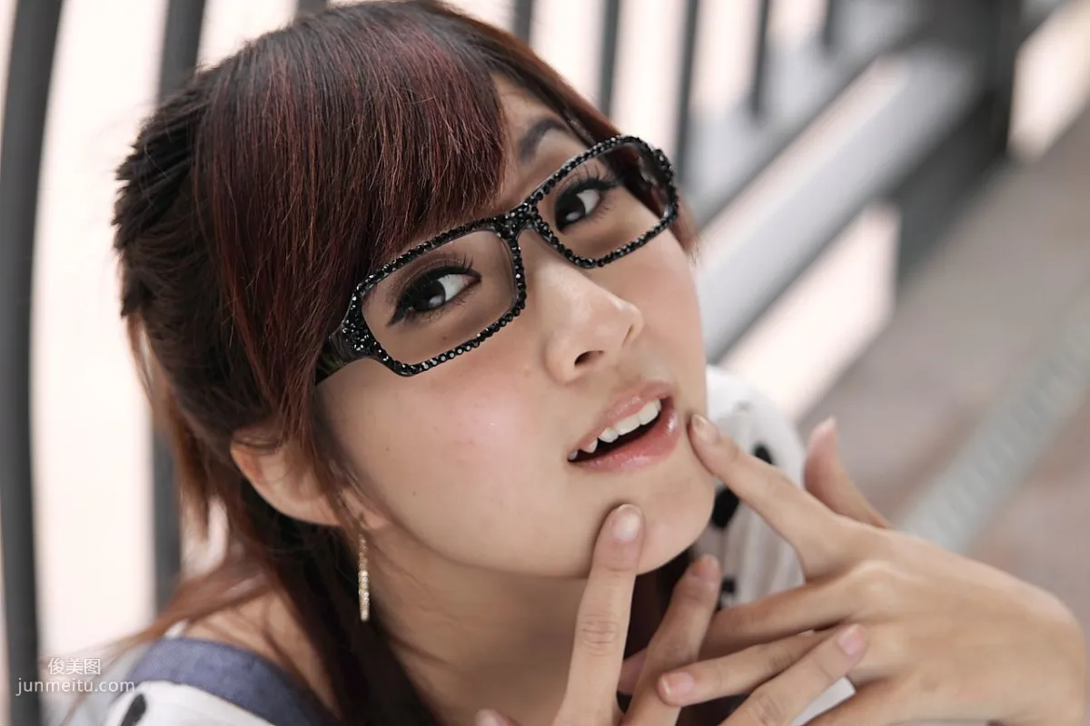 Taiwan Pure Beauty Angel, Black Stockings Street Snap Photos Collection photo 45