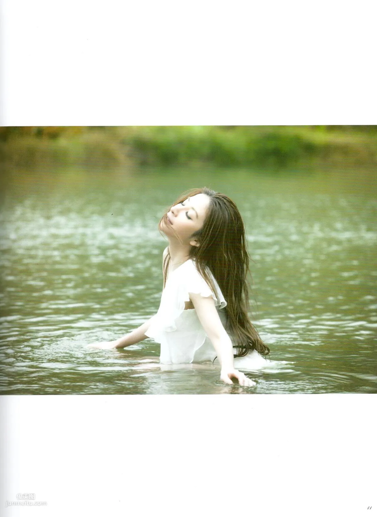 台湾美女许维恩Sharon《维恩的秘密花园》写真集5