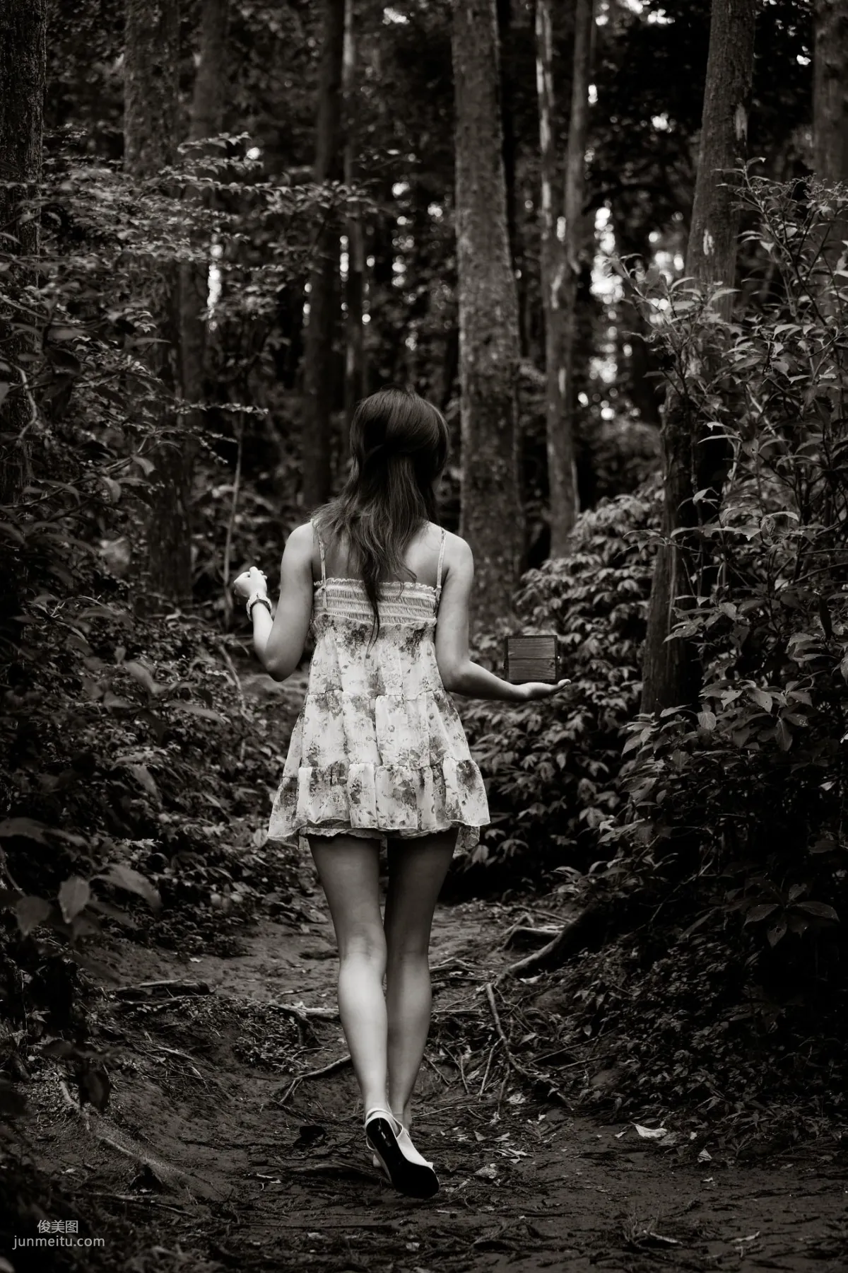 Mikako/Zhang Kaijie White Waltz x Black Obsession Yangmingshan Zhuzihu Outdoor Shoot Photo Set photo 9