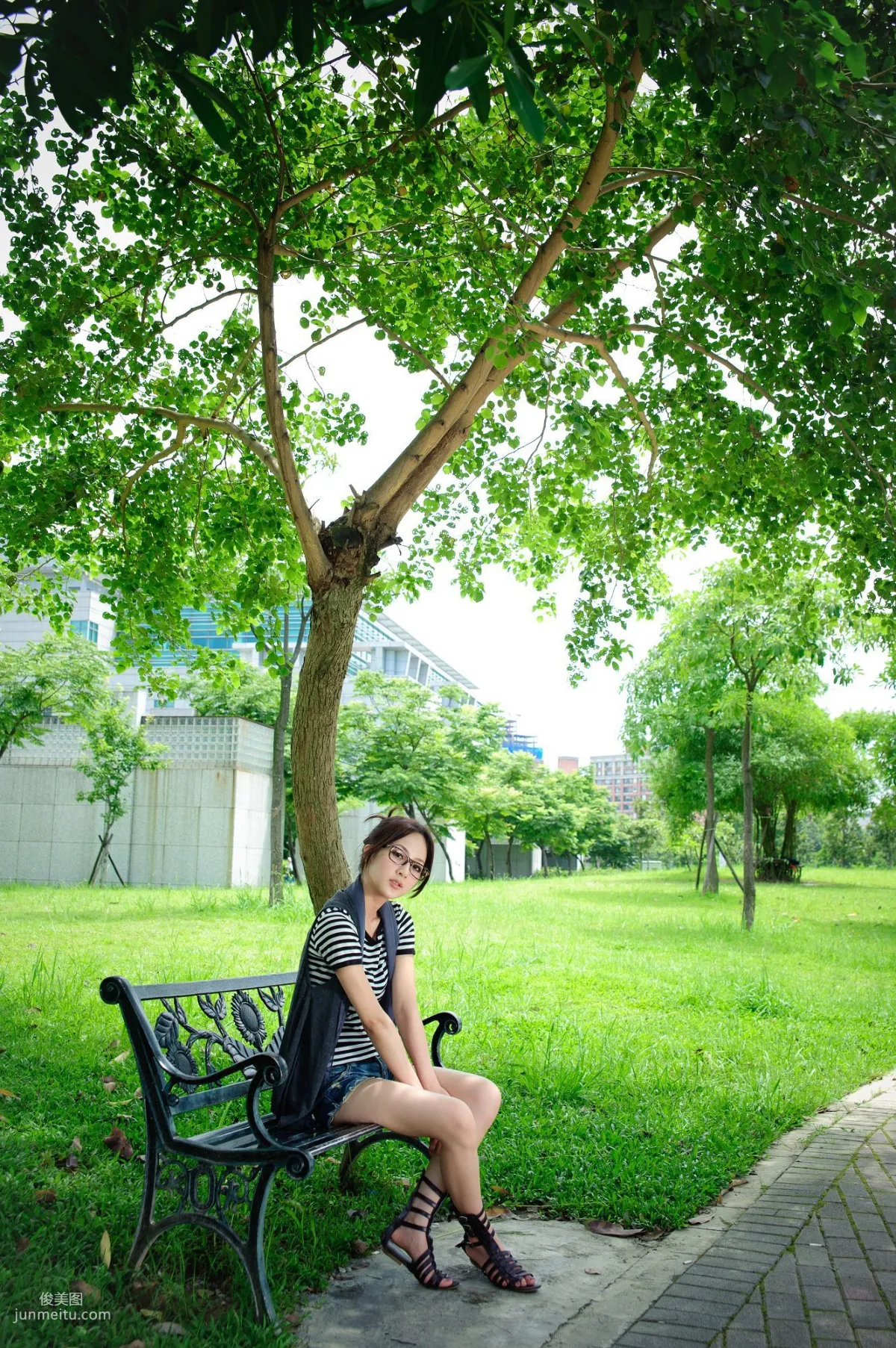 Zhang Kaijie, Yonghe No.4 Park Outdoor Shoot Photo Set photo 24