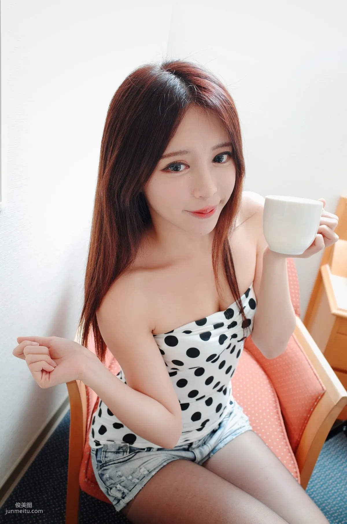 台灣正妹張齊郡JULIE《化妝鏡旁的女神》寫真集 69