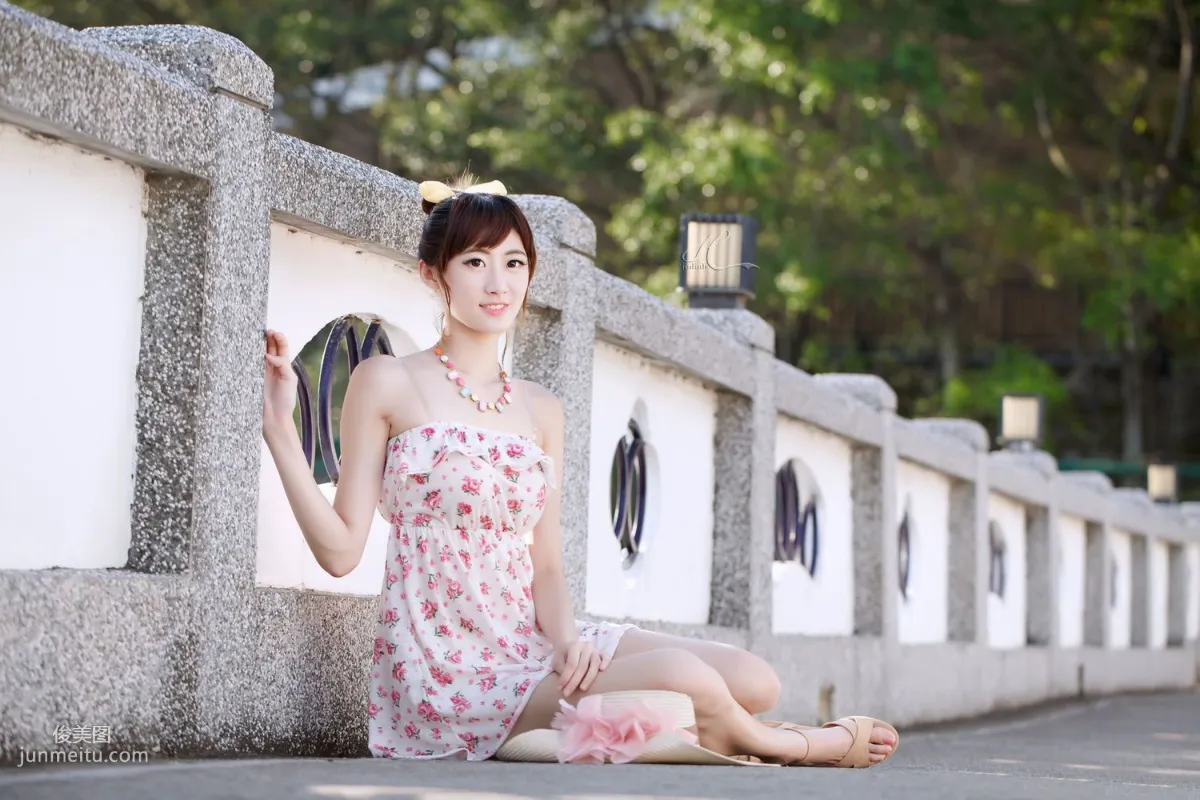 Taiwan Model Queena / Lin Mojing, Park Outdoor Shoot Photo Set photo 1
