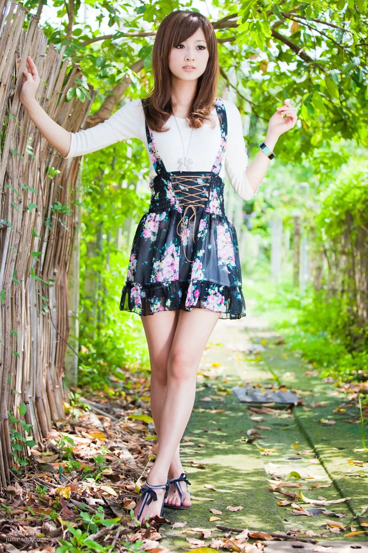 Zhang Kaijie/Mikako 'Zhongxing New Village Outdoor Shoot' Photo Set photo 17