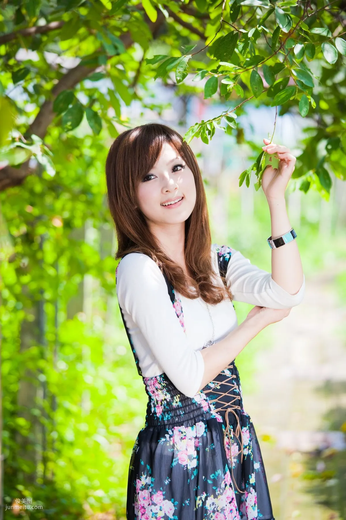 Zhang Kaijie/Mikako 'Zhongxing New Village Outdoor Shoot' Photo Set photo 15