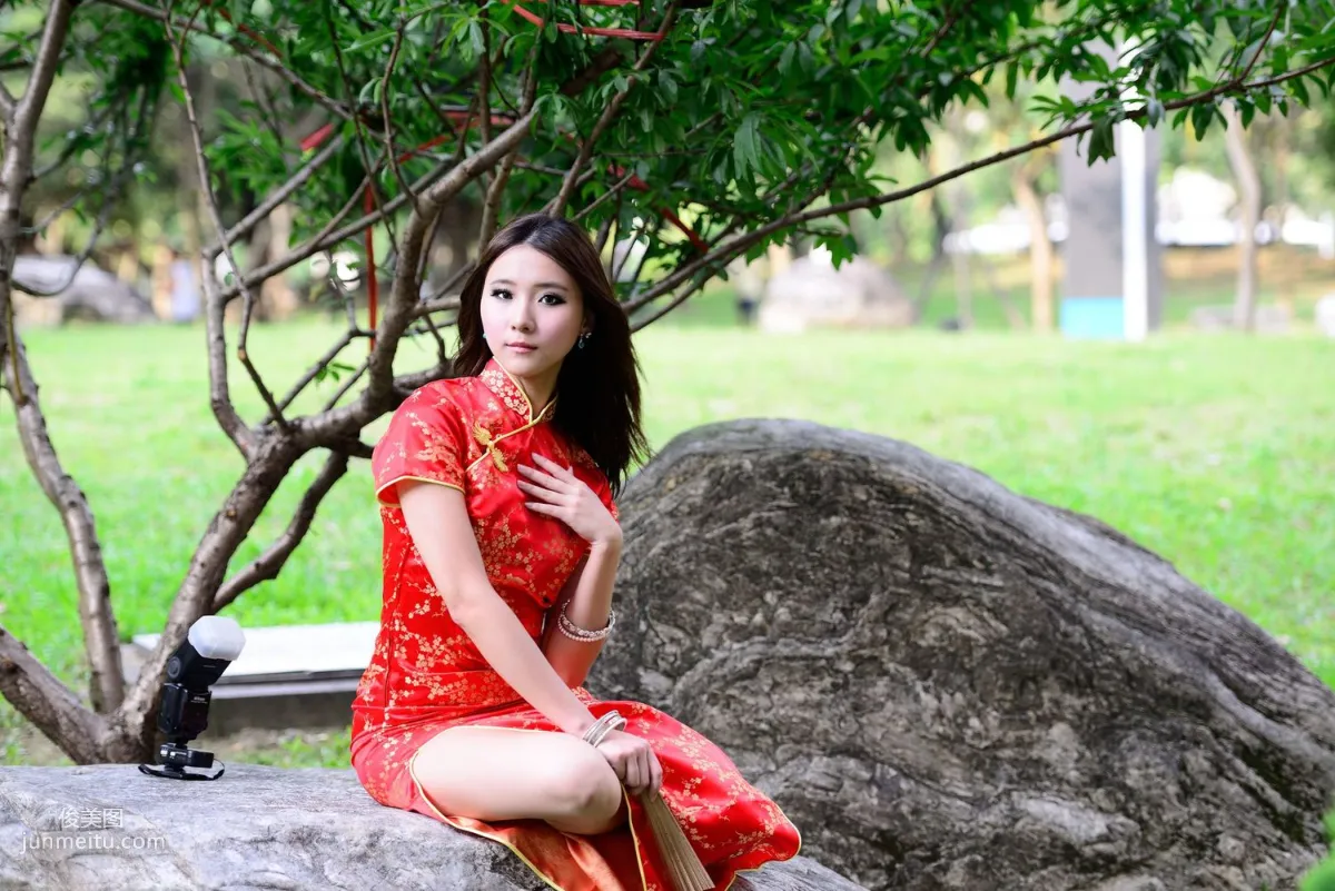 Taiwan Model A Bu, Red and Black Qipao Series Outdoor Shoot Photo Set photo 57