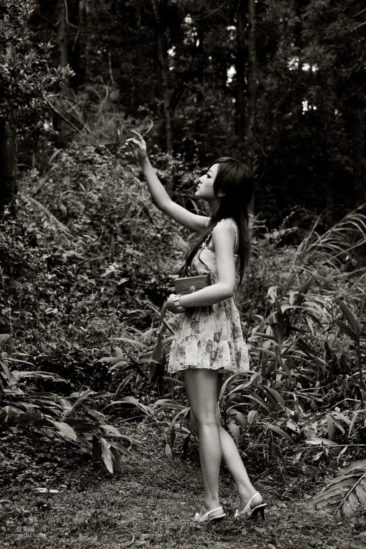 Mikako/Zhang Kaijie White Waltz x Black Obsession Yangmingshan Zhuzihu Outdoor Shoot Photo Set photo 4
