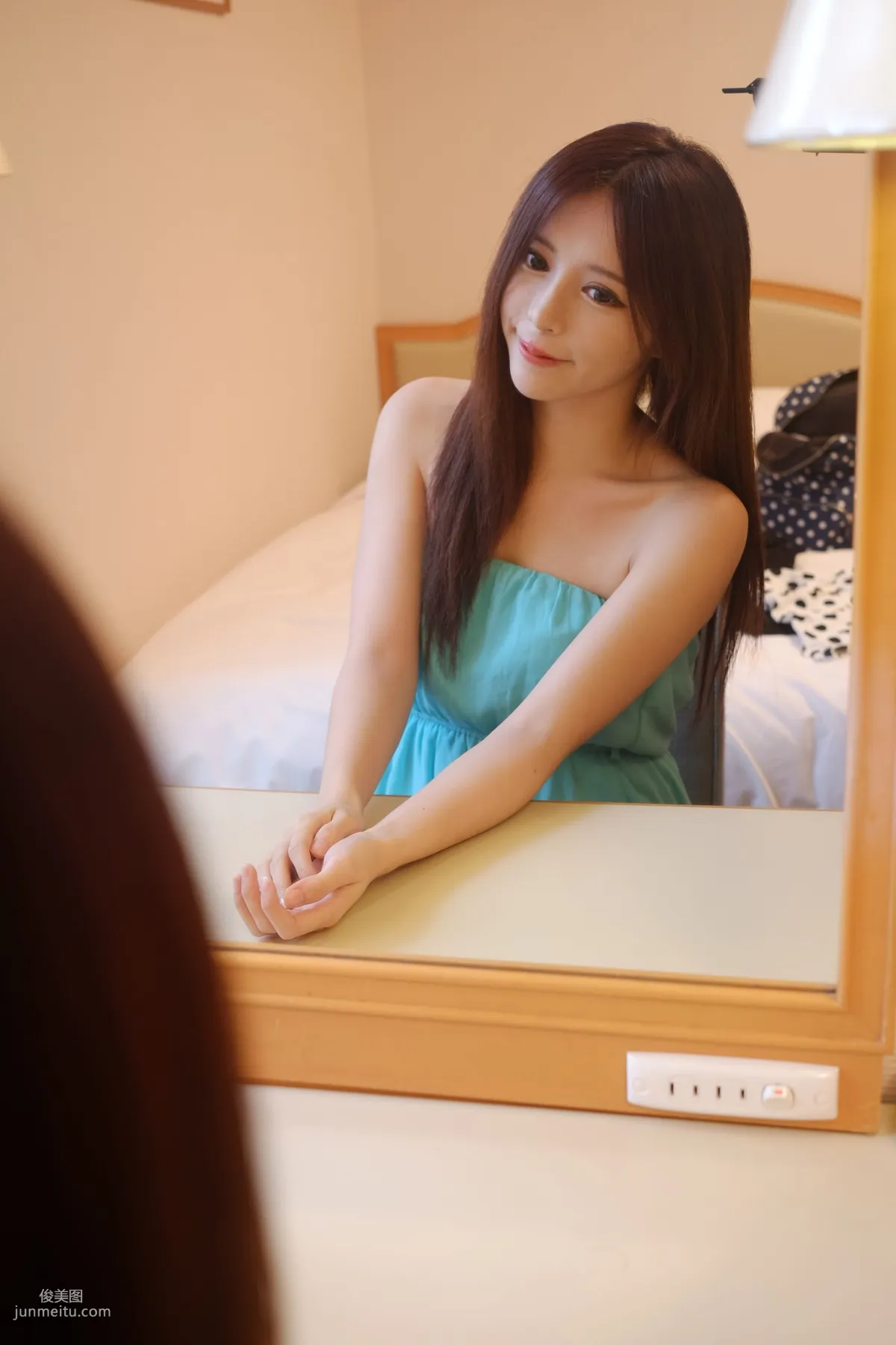 台灣正妹張齊郡JULIE《化妝鏡旁的女神》寫真集 40