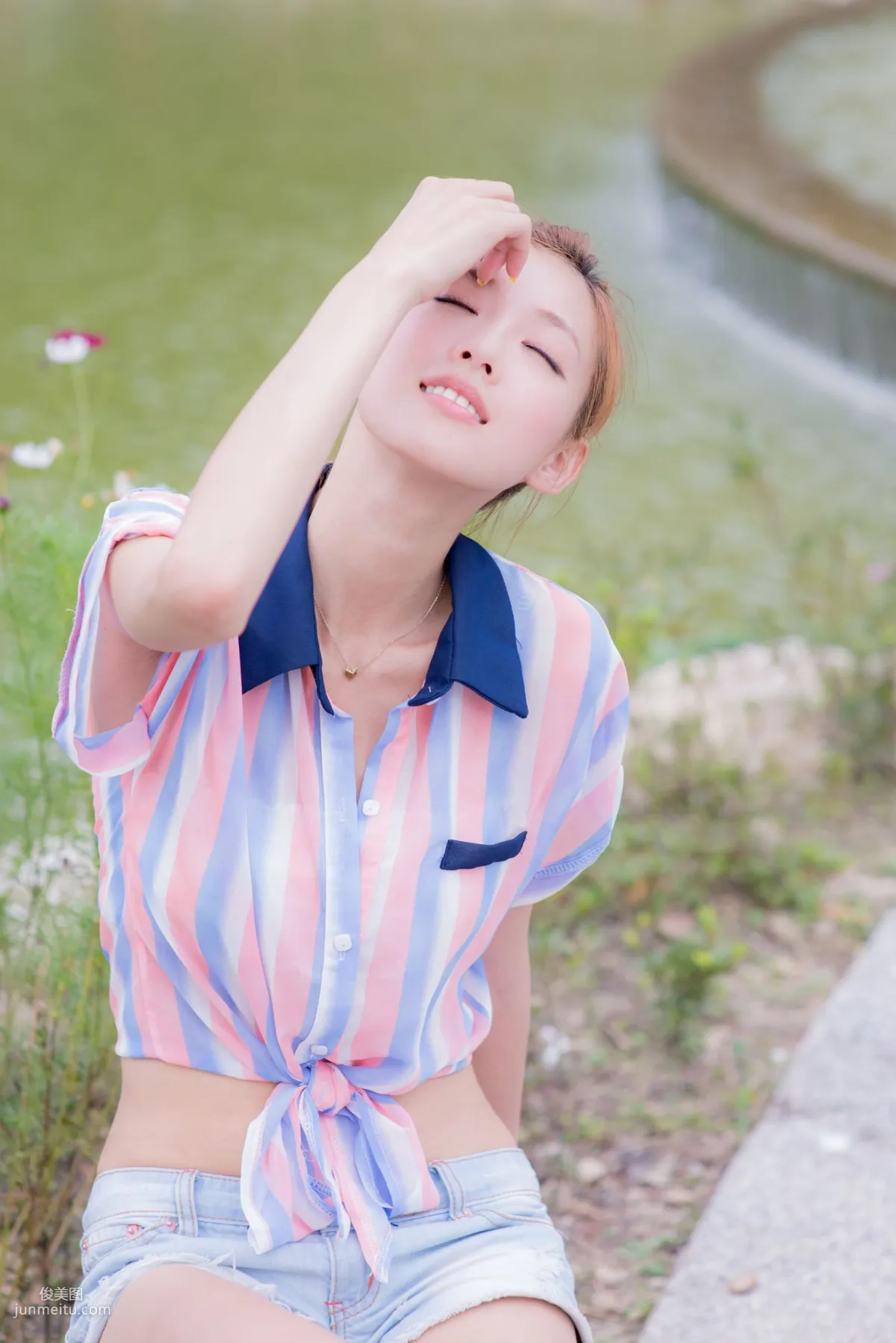 Kila Jingjing / Liao Tingling, Fresh and Light Hot Pants Beautiful Legs Street Snap Photo Set photo 7