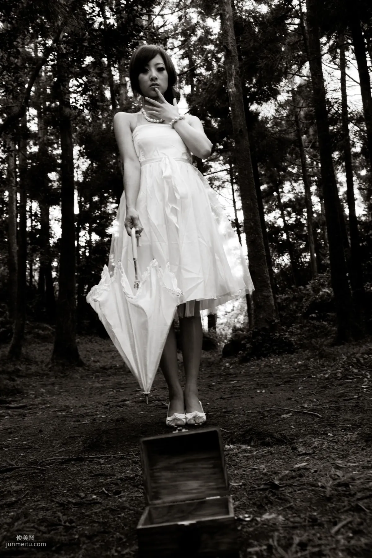 Mikako/Zhang Kaijie White Waltz x Black Obsession Yangmingshan Zhuzihu Outdoor Shoot Photo Set photo 51