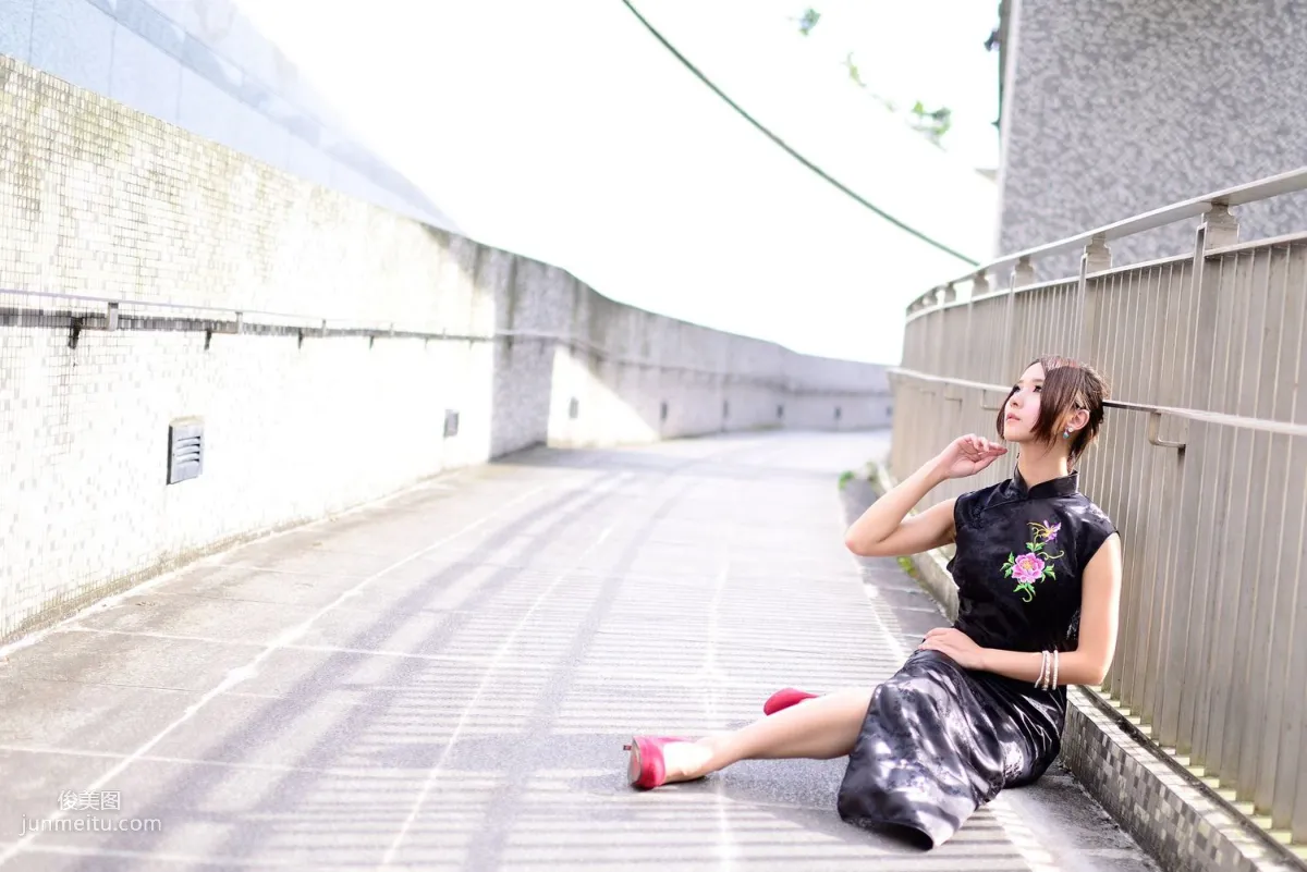 Taiwan Model A Bu, Red and Black Qipao Series Outdoor Shoot Photo Set photo 32
