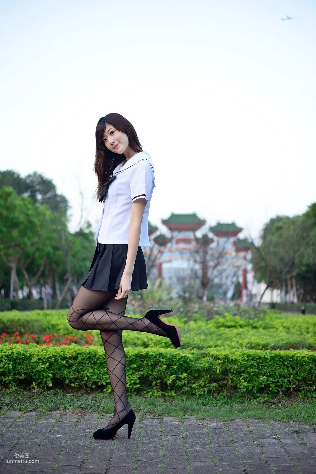 Taiwan Beauty Queena Lin Mojing "Uniform Seduction" Photo Collection photo 37
