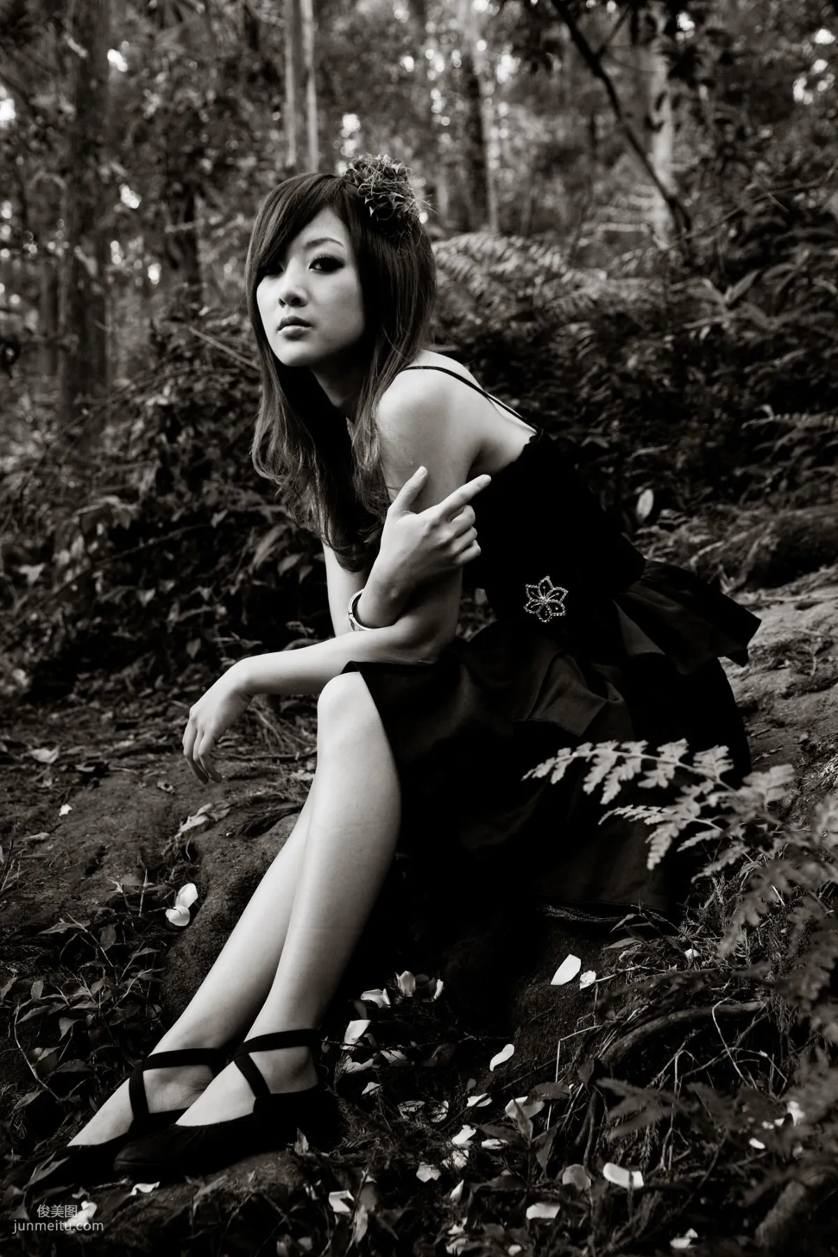 Mikako/Zhang Kaijie White Waltz x Black Obsession Yangmingshan Zhuzihu Outdoor Shoot Photo Set photo 101