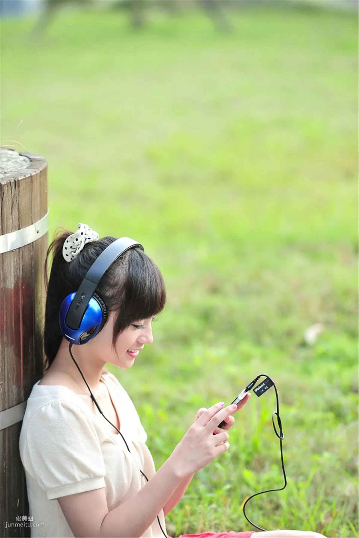 Taiwan Beautiful Girl Xiao Jing (Yu Chengjing), Yat-Sen Park Outdoor Shoot Photo Set photo 7