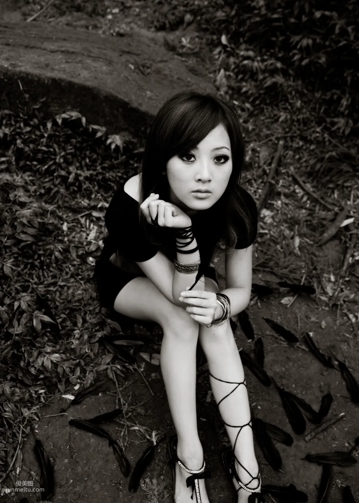 Mikako/Zhang Kaijie White Waltz x Black Obsession Yangmingshan Zhuzihu Outdoor Shoot Photo Set photo 79