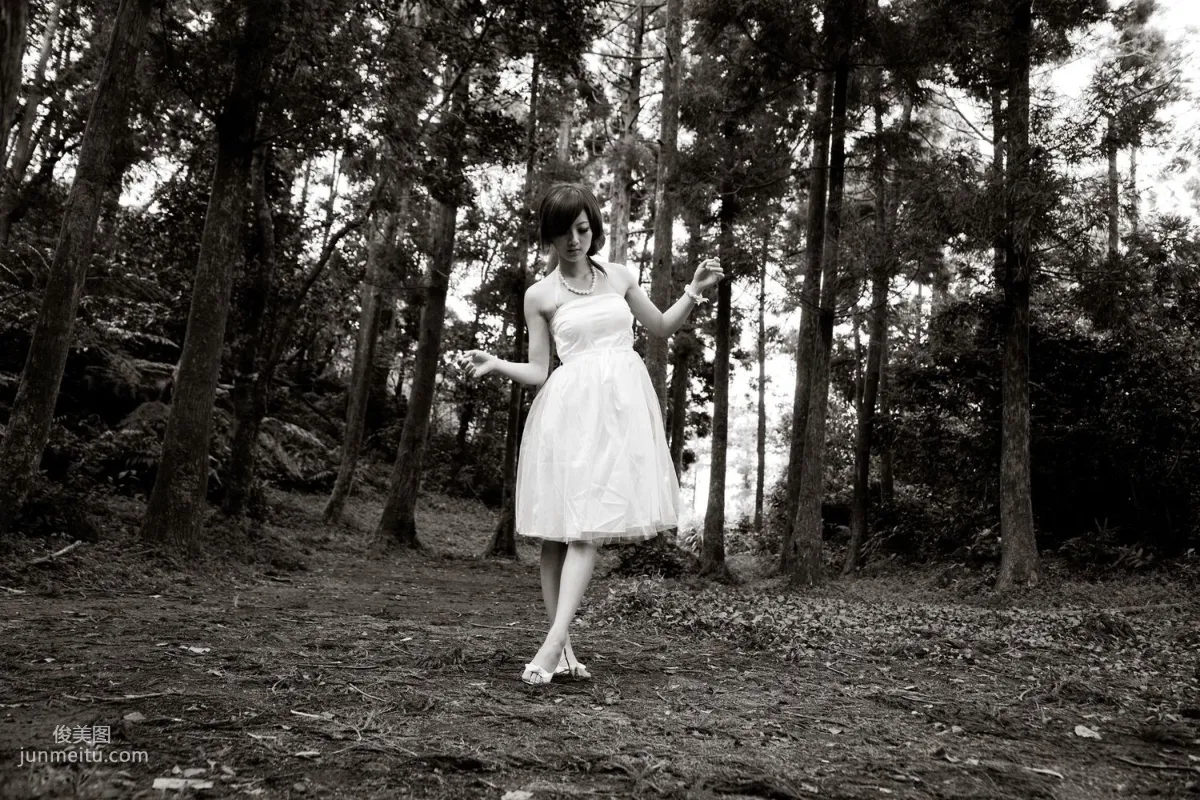Mikako/Zhang Kaijie White Waltz x Black Obsession Yangmingshan Zhuzihu Outdoor Shoot Photo Set photo 42