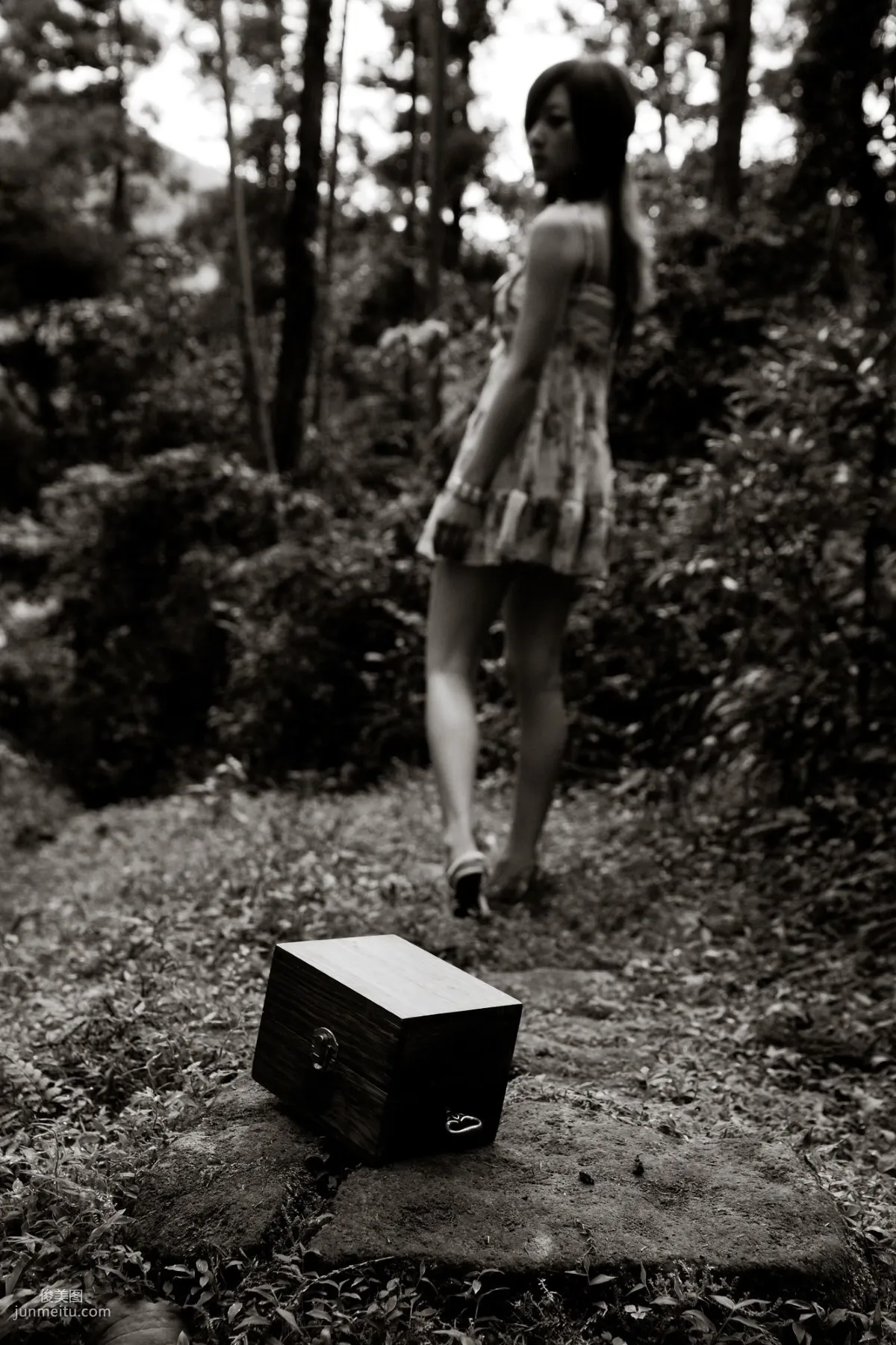 Mikako/Zhang Kaijie White Waltz x Black Obsession Yangmingshan Zhuzihu Outdoor Shoot Photo Set photo 19