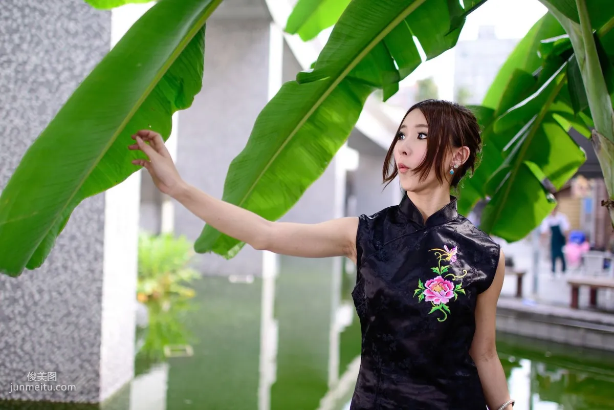 Taiwan Model A Bu, Red and Black Qipao Series Outdoor Shoot Photo Set photo 81