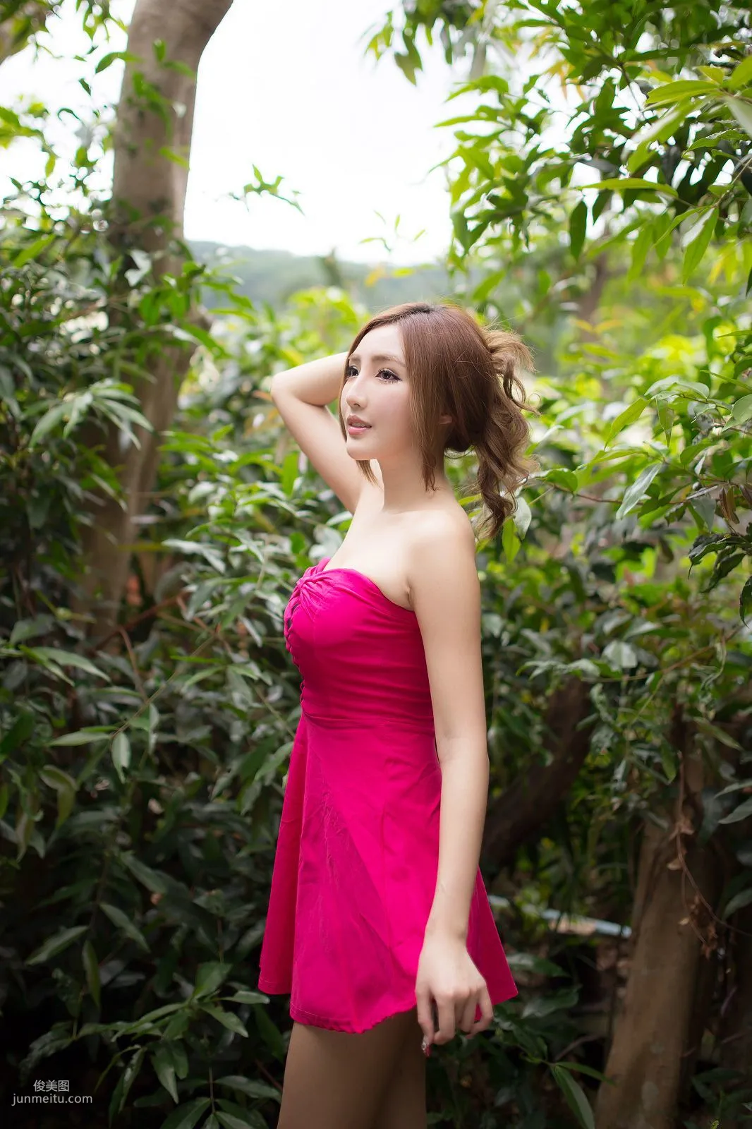 Syuan Zhao Yun, The Ultimate Pink Goddess in a Red Dress, Photo Set photo 1