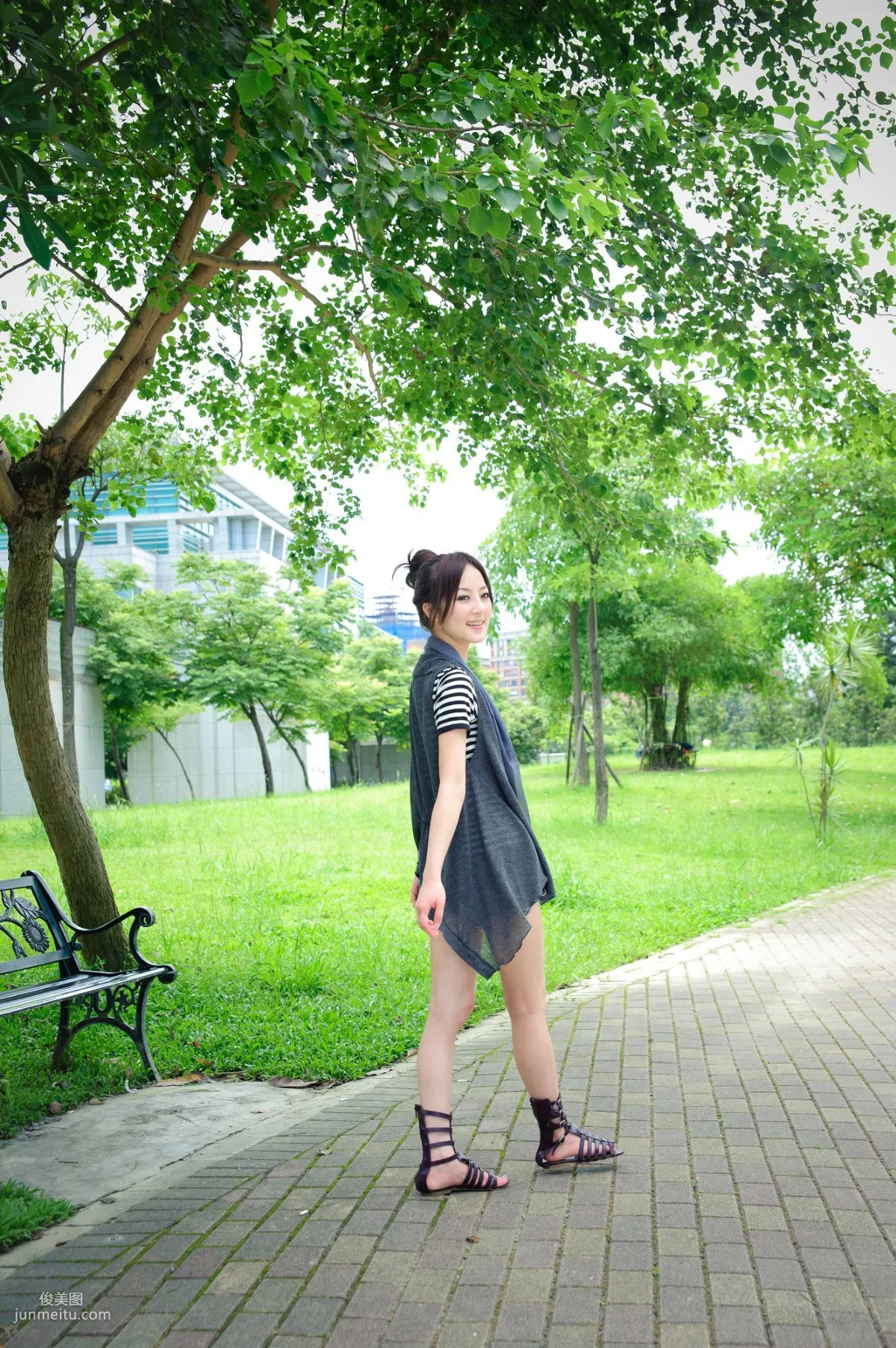 Zhang Kaijie, Yonghe No.4 Park Outdoor Shoot Photo Set photo 33
