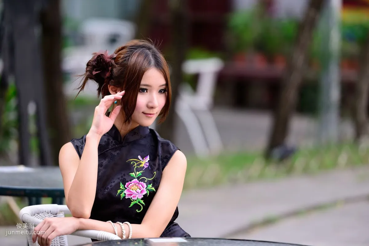 Taiwan Model A Bu, Red and Black Qipao Series Outdoor Shoot Photo Set photo 88