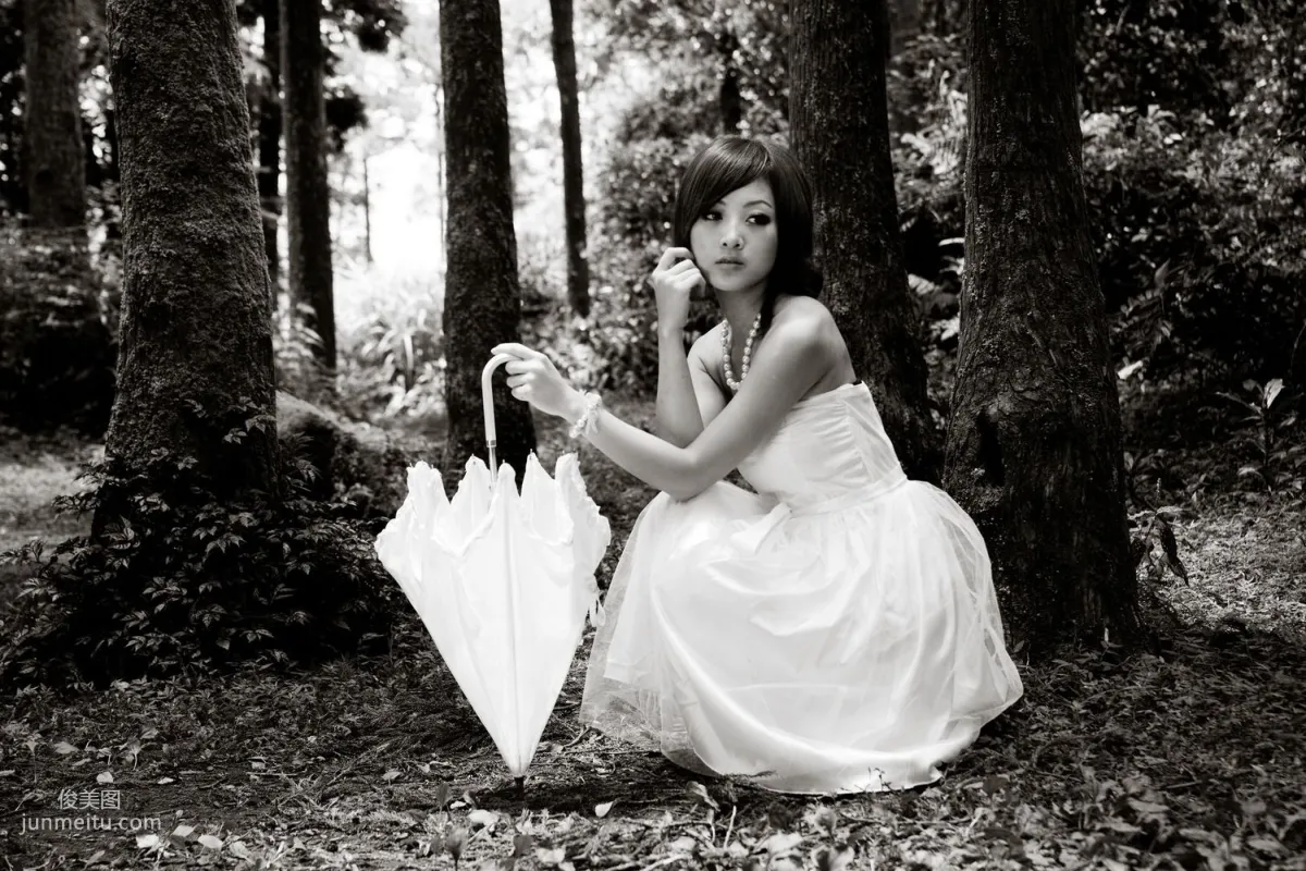 Mikako/Zhang Kaijie White Waltz x Black Obsession Yangmingshan Zhuzihu Outdoor Shoot Photo Set photo 52
