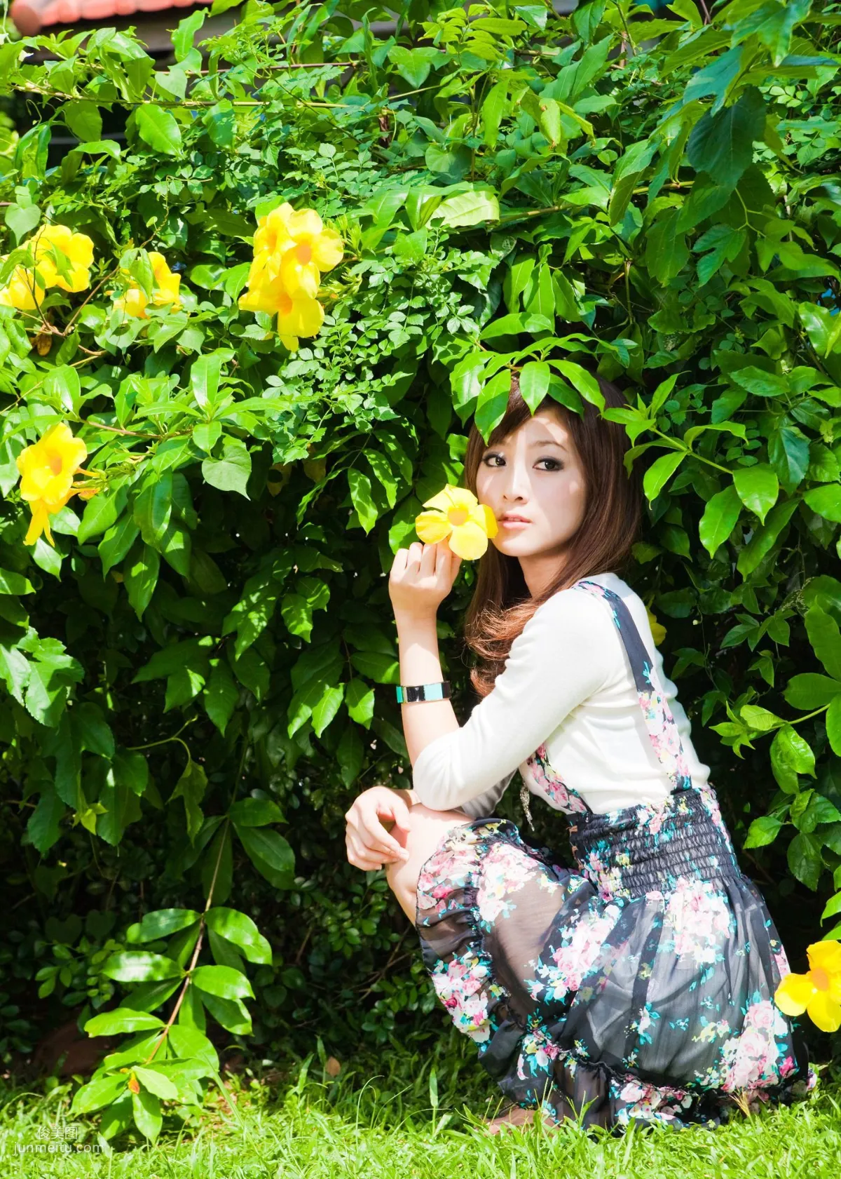 Zhang Kaijie/Mikako 'Zhongxing New Village Outdoor Shoot' Photo Set photo 6