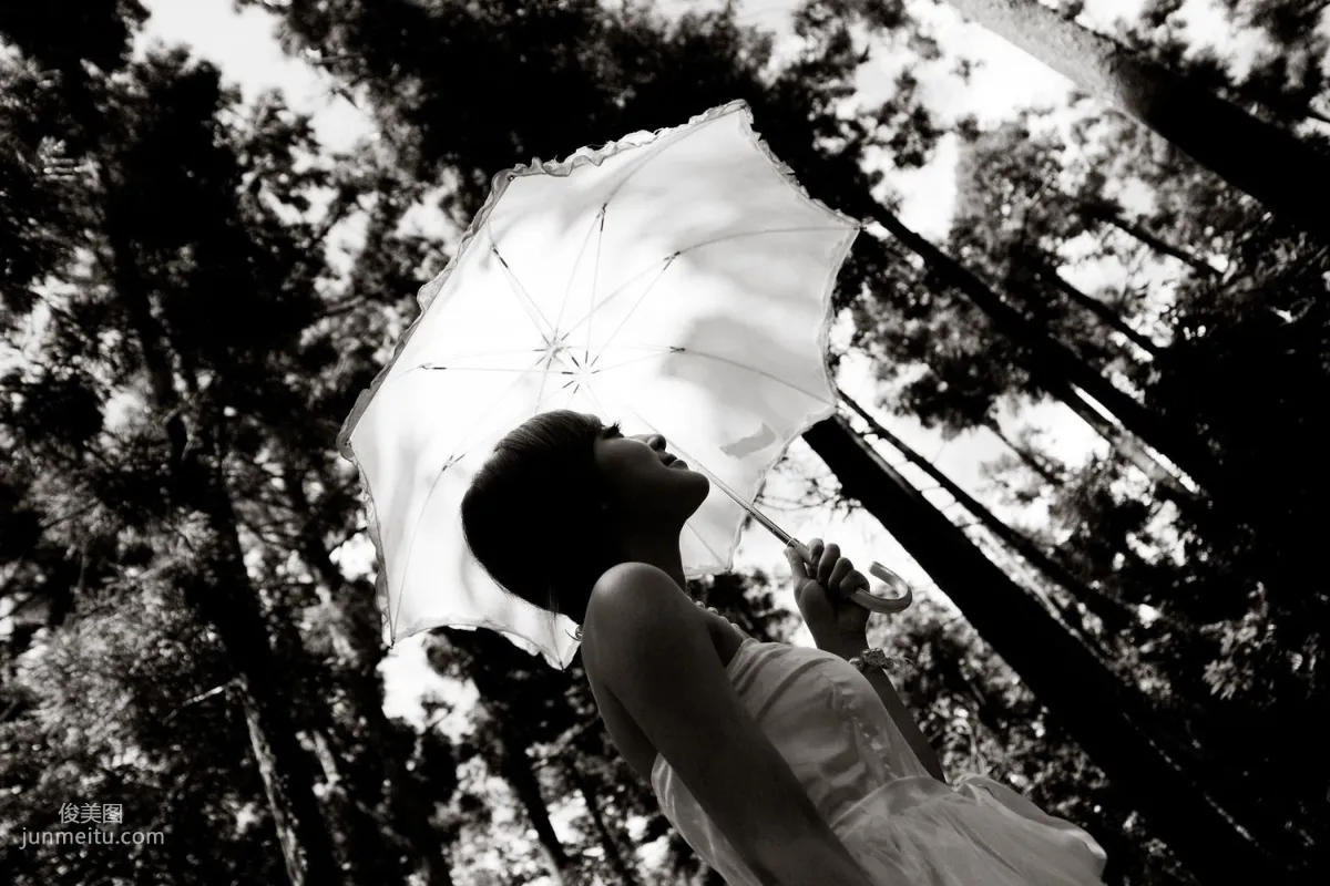 Mikako/Zhang Kaijie White Waltz x Black Obsession Yangmingshan Zhuzihu Outdoor Shoot Photo Set photo 26