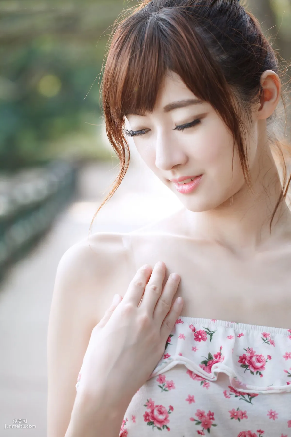 Taiwan Model Queena / Lin Mojing, Park Outdoor Shoot Photo Set photo 7