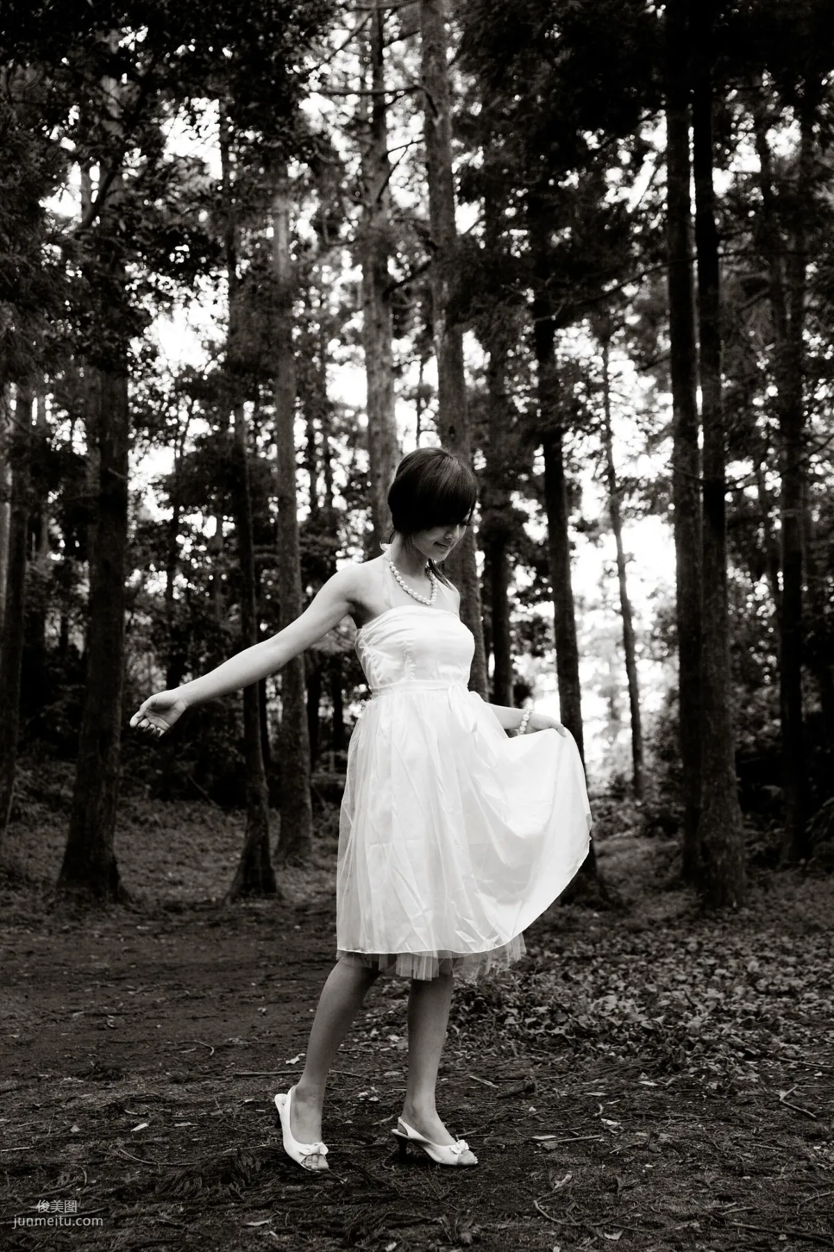 Mikako/Zhang Kaijie White Waltz x Black Obsession Yangmingshan Zhuzihu Outdoor Shoot Photo Set photo 41