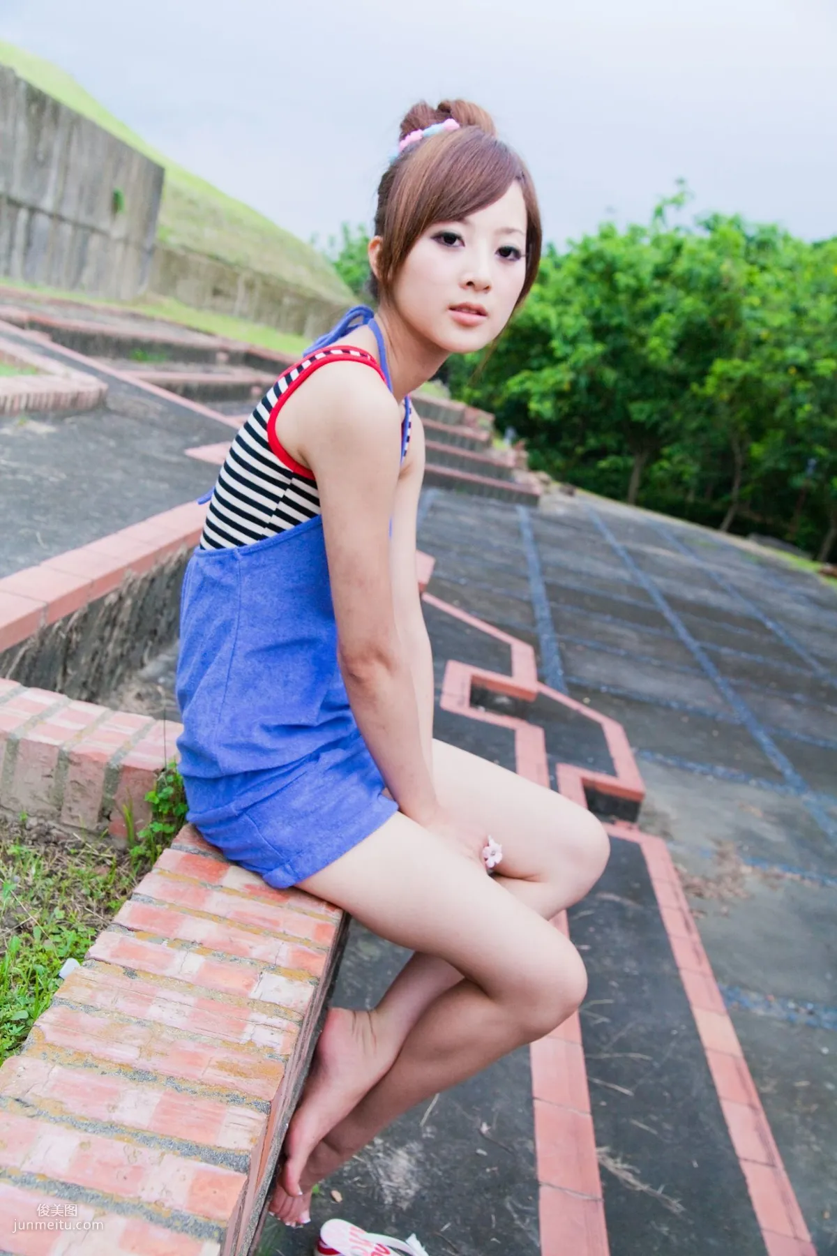 Zhang Kaijie/Mikako 'Zhongxing New Village Outdoor Shoot' Photo Set photo 106